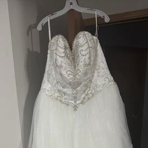 New David bridal never worn wedding gown with train with beautiful beading